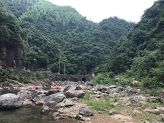 -安吉龙王山峡谷漂流
