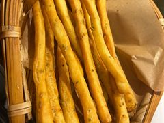 -宽板凳老灶火锅(台湾街店)