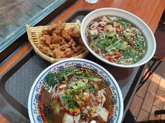 -爆炸头阿姨小四川正宗川味小吃(无任何分店)