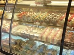 面包甜点陈列柜-味多美蛋糕(洋桥店)