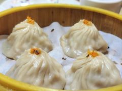 手拆蟹黄小笼包-品味楼·醉卤·酱排骨·无锡特色菜