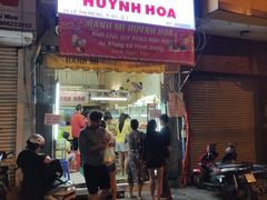 -Bánh Mì Huynh Hoa