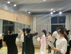 -艾美舞蹈工作室