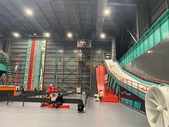 -极限PLAY运动娱乐新世界·团建派对潮玩休闲馆·室内蹦极高空游乐园