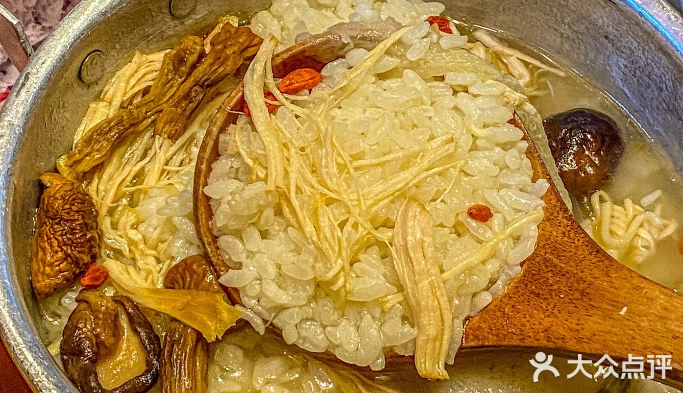 不用去成都!!在我大杭州吃到肥肠芋儿鸡🔥