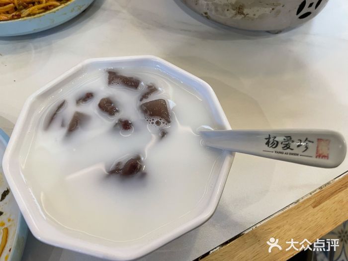 杨爱珍大排档(龙游店)红豆水晶糕图片