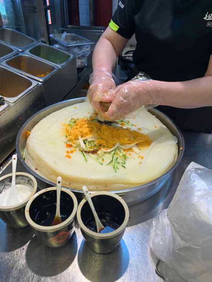 祖奶奶卷面皮(光启城店)-"朋友推荐的说挺好吃的,正好在附近上班离的.