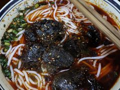 招牌红油牛肉粉-向东街老玖面馆总店