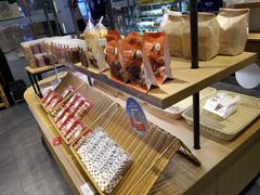 面包甜点陈列柜-仟吉(星汇维港店)