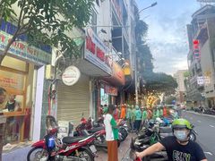 -Bánh Mì Huynh Hoa