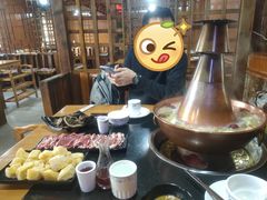 大堂-果松木炭酸菜铜火锅·外婆参鸡汤