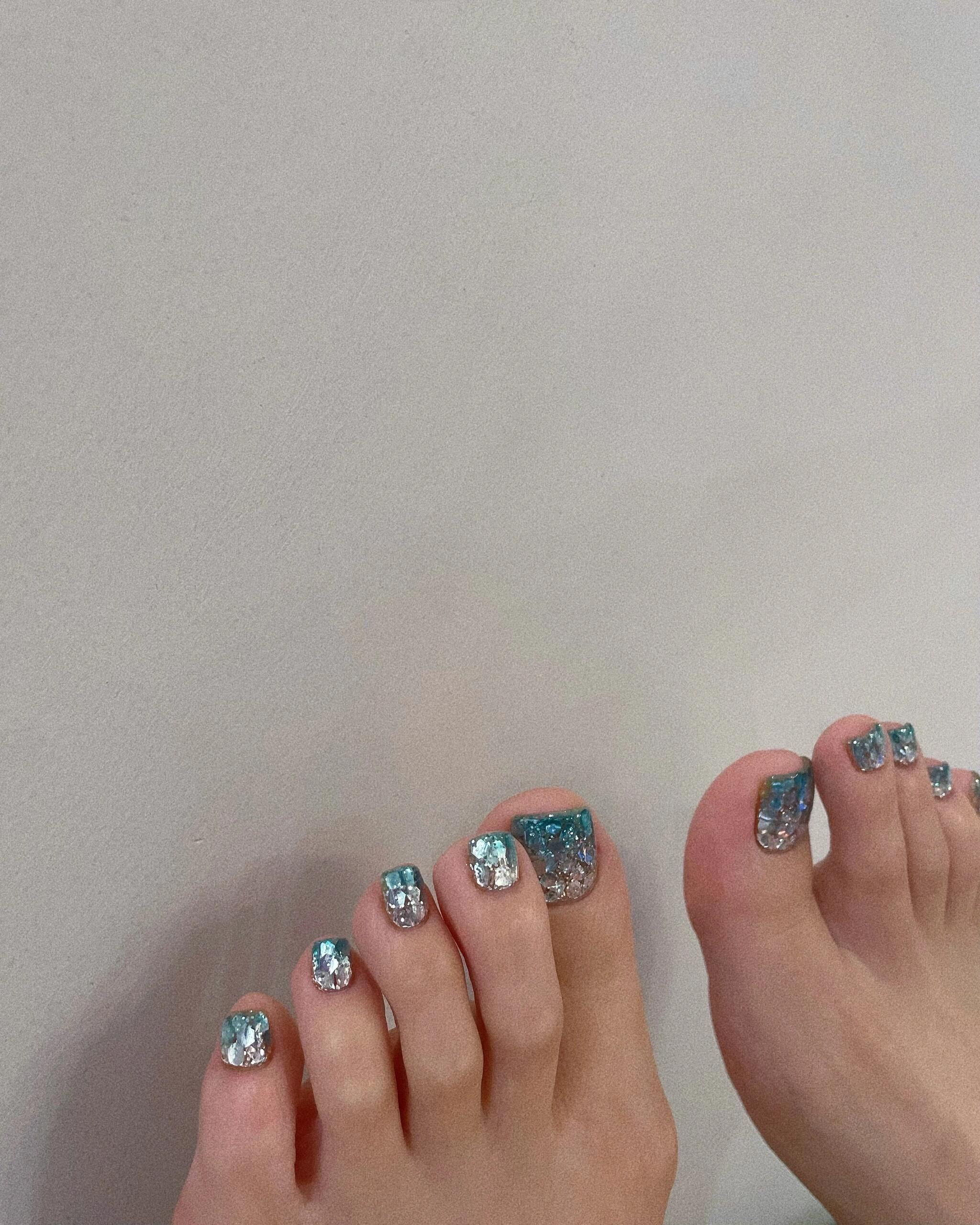 我的脚趾甲也要美美哒 渐变蓝美甲💅