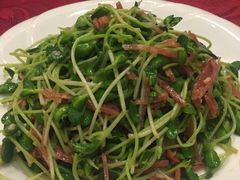 腊肠炒豆苗-大眼锅贴水饺(河东店)
