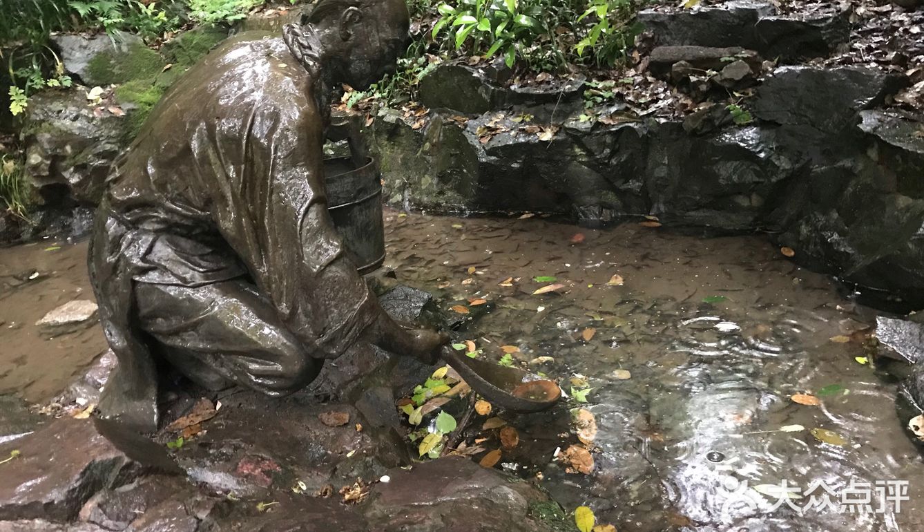 龙井茶虎跑泉水在民间人人流传家喻户晓