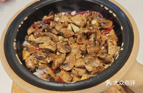 Black Pepper Stir-fried Button Mushrooms in Clay Pot