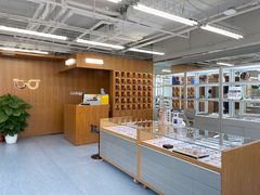 -无奔眼镜·蔡司·依视路授权店(马家堡店)