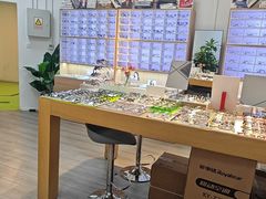 -天空之镜眼镜店蔡司依视路配镜授权零售店(望京颐堤港店)