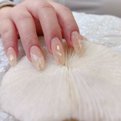 -灰姑娘美甲美睫馆