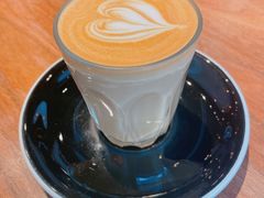 Flat&nbsp;white-black rainbow coffee