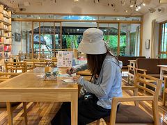 -猫的天空之城概念书店(束河店)