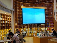 -新华文创·光的空间