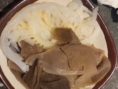 -牛YO寿喜烧·铁板烧和牛火锅自助(市府恒隆店)