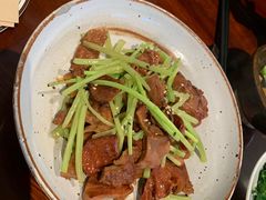 榆耳藜蒿小炒-七色云蔬食(喜邻里店)