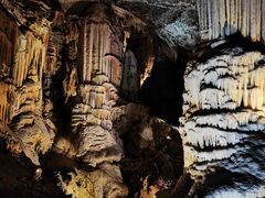 -波斯托伊纳溶洞