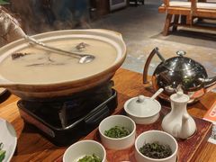 大砂锅炖鱼头汤-丹江渔村(首都机场店)