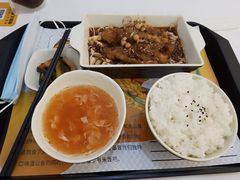 香辣无骨烤鱼饭-鲲少爷烤鱼饭.螺蛳粉·清真(爱琴海店)