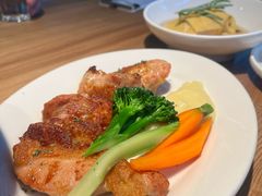 香煎土豆泥配鸡腿肉-沛家·西餐Brunch·直火料理