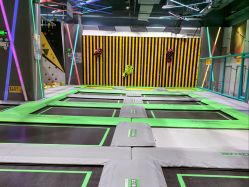 -反弹蹦床公园·亲子乐园·团建·派对(尚品奥莱店)