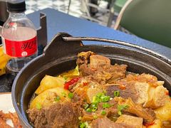 -何妹湿辣牛肉·粤式烧烤砂煲(桂雅路店)