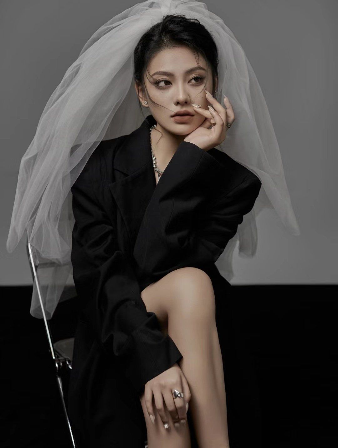 我的甜酷风格写真来了 在长青一家别墅区内