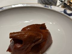 玻璃脆皮香茅石岐乳鸽-炳胜私厨(万象前海店)