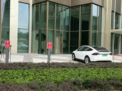 -TESLA 特斯拉(上海太古汇体验店)