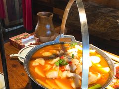 思茅酸汤鱼片-老滇山寨•云南特色菜•地方菜•民族风情歌舞表演(金碧店)