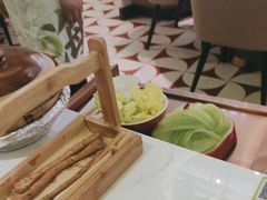 -洪氏嗨捞·广东猪肚鸡·椰子鸡火锅(西咸万象城店)