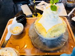 -莓园冰淇淋店