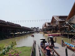 -席娜卡琳火车铁道夜市