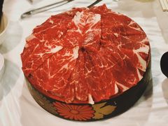 安格斯牛肉-鲜入围煮花胶鸡海鲜火锅