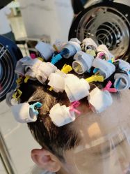-罗亚帝造型·烫发染发