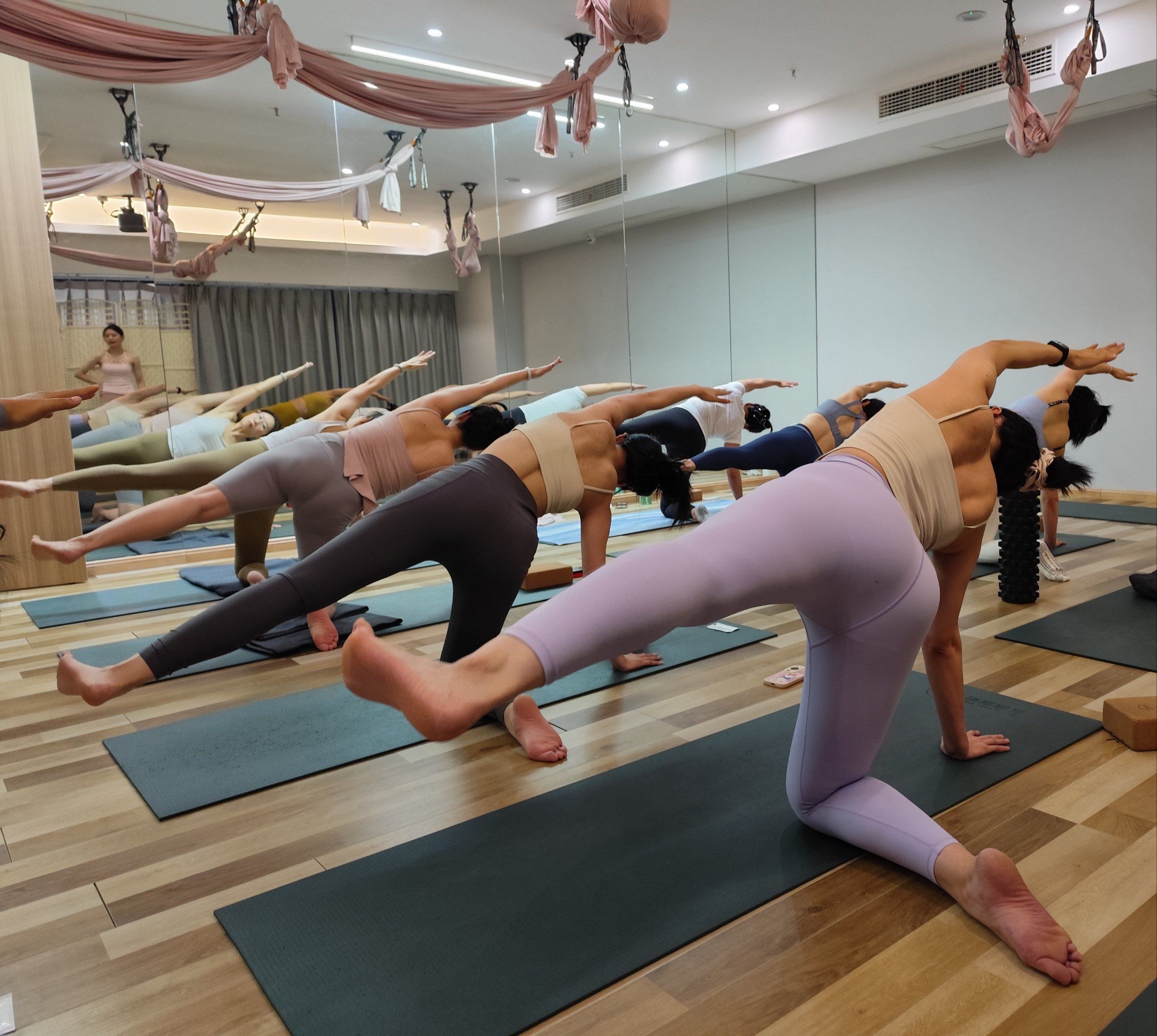 乐竞app入口登录页面21特写｜lululemon“宫斗戏”：创始人工何沦为局外人