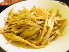 -几个木匠匠人厨房