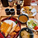 一口下去，简直是满足。炸串拼盘，一定要趁热享受美味