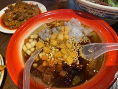 -爆炸头阿姨小四川正宗川味小吃(无任何分店)