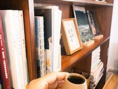 -彳亍咖啡·这里(水湾路店)