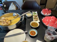 -鲜入唯煮·港式海鲜牛肉火锅(金宝街店)