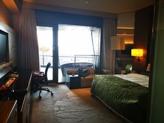 -上海滴水湖皇冠假日酒店