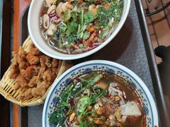 -爆炸头阿姨小四川正宗川味小吃(无任何分店)